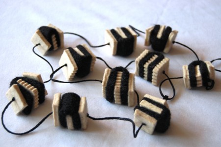 DODATKI - TORBY, PASKI, BIŻUTERIA, ELEMENTY WYPOSAŻENIA